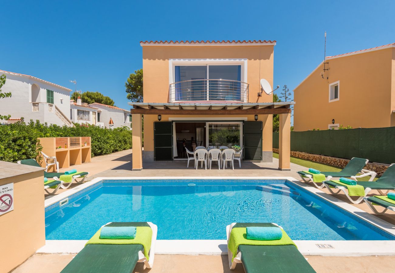 vistas de la piscina de la villa Garbo en Menorca