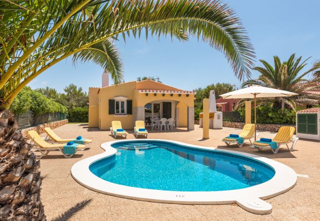 Villa en Cap d´Artruix - Menorca Venus Vistas de la Villa Venus de Menorca y la piscina